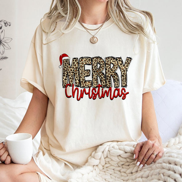 Animal Print Holiday Graphic Tee, Merry Christmas Leopard Print T-Shirt, Adorable Xmas Season Shirt, Festive Winter Family To