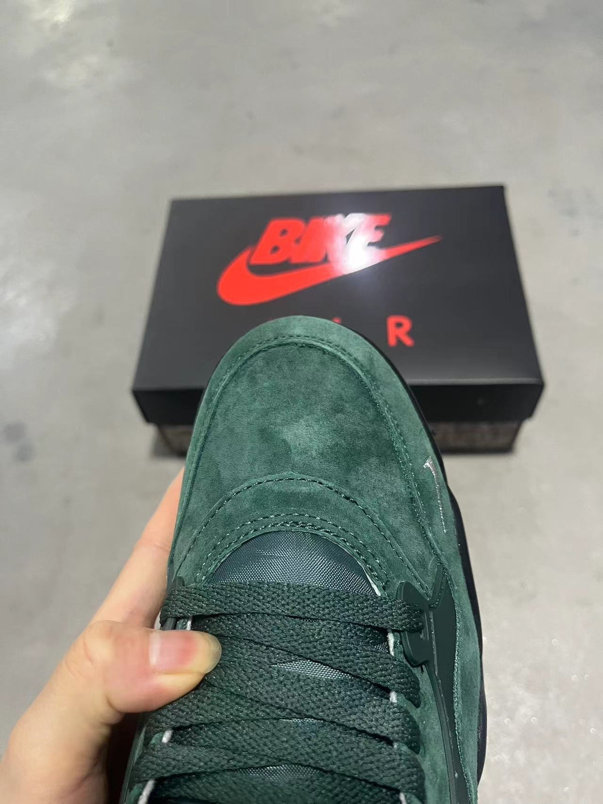 Low Top Sneakers, Green Colorway, Leather Footwear, Lace Up Design, Casual Gift for Sneaker Fans