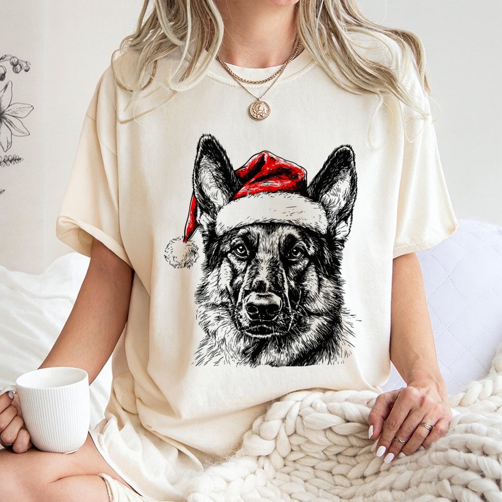 Santa Hat Dog Graphic Tee, German Shepherd Christmas T-Shirt, Festive German Shepherd Shirt, Adorable Dog Lover Holiday T-Shi