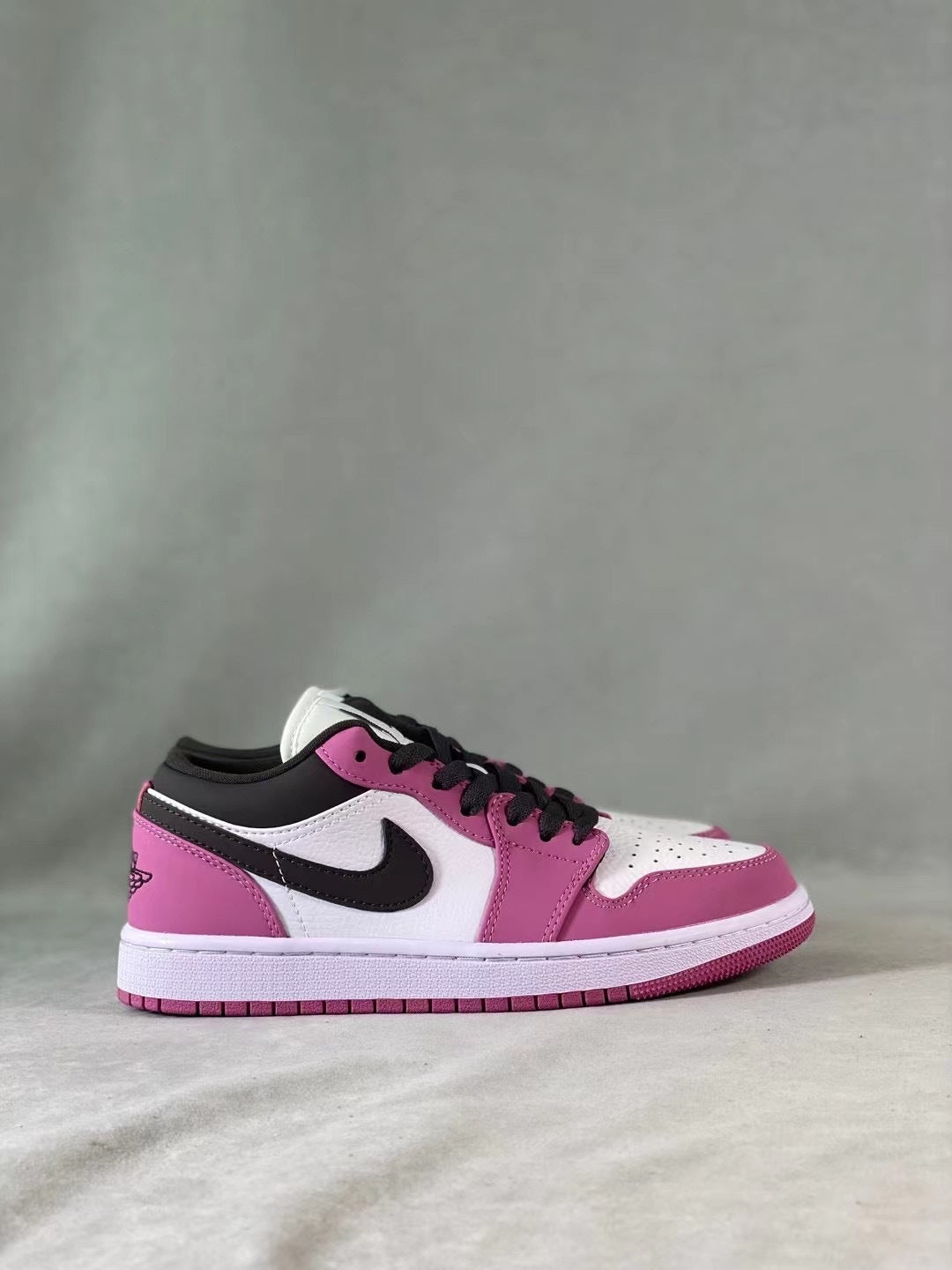Retro Mid Top Basketball Shoes, Purple Gray Colorway, Lace Up Design, Casual Gift for Shoe Lovers