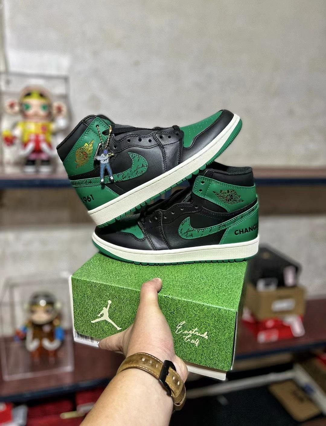 Retro High Top Golf Shoes, Black Green Colorway, Lace Up Design, Casual Gift for Shoe Lovers