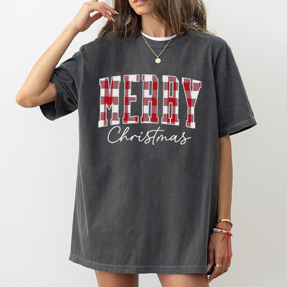 Red Plaid Buffalo Check Holiday Tee, Merry Christmas T-Shirt, Vintage Festive Typography Graphic Shirt, Comfy Xmas Apparel Pr