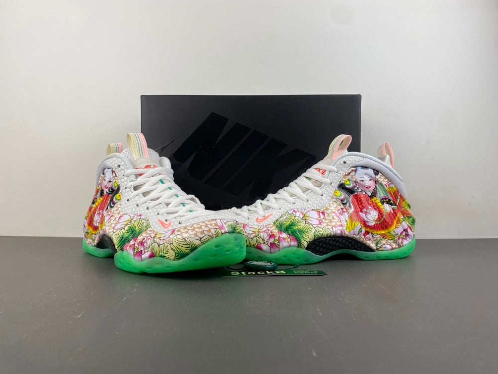 Low Top Sneakers, White Green Colorway, Lace Up Design, Casual Gift for Sneaker Fans