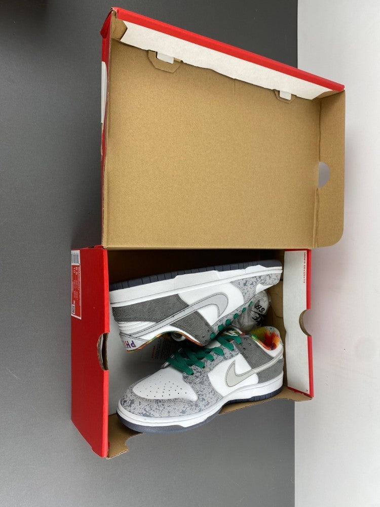 Low Top Sneakers, White Green Colorway, Lace Up Design, Casual Gift for Sneaker Fans