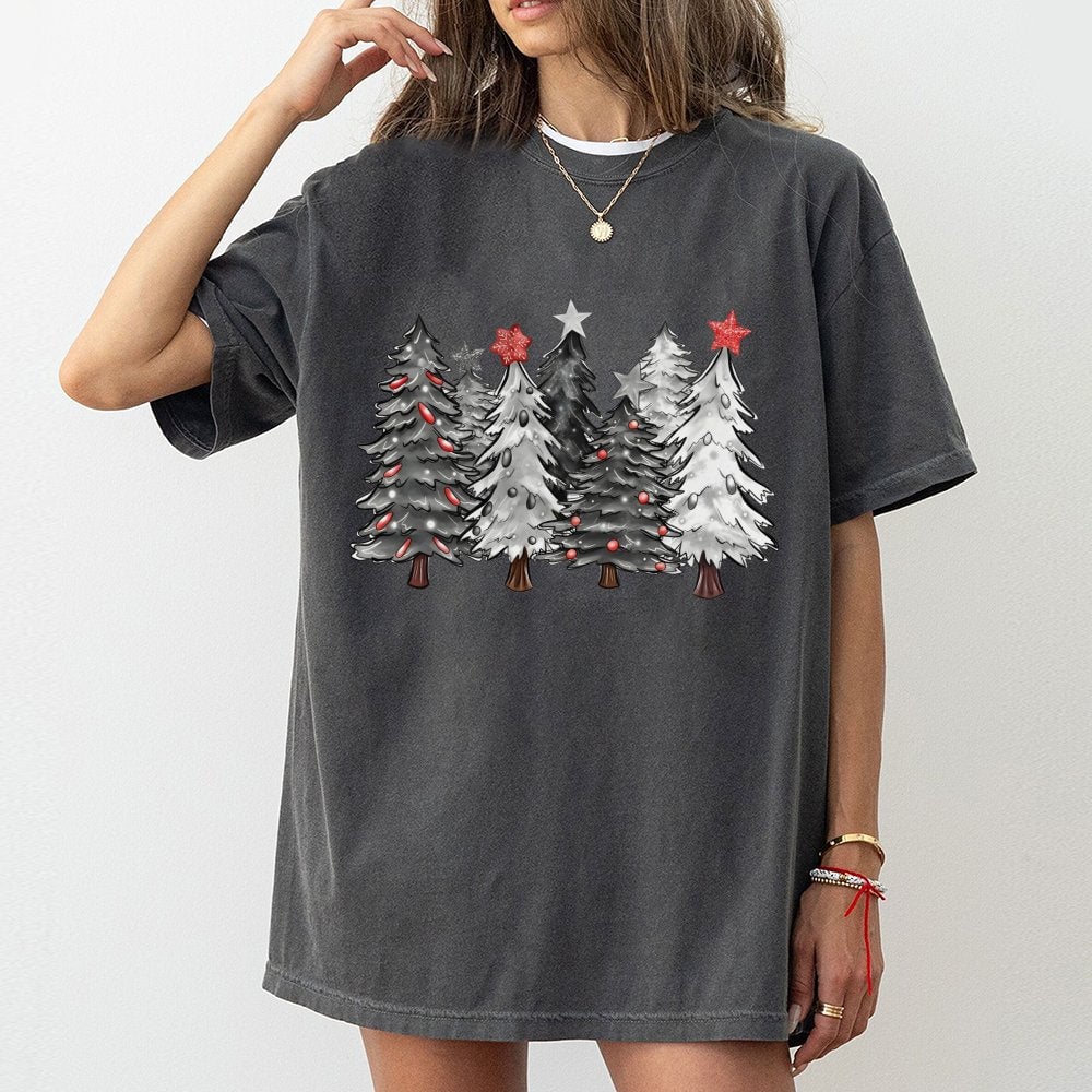 Minimalist Holiday Pine Graphic Tee, Christmas Tree T-Shirt, Festive Winter Seasonal Shirt, Family Xmas Party Outfit, Adorabl