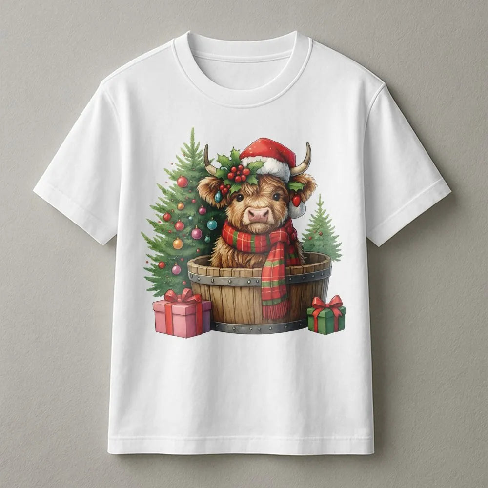 Santa Hat Baby Cow T-Shirt, Highland Cow Christmas Shirt, Festive Farmhouse Graphic Tee, Adorable Holiday Animal Lover T-Shir
