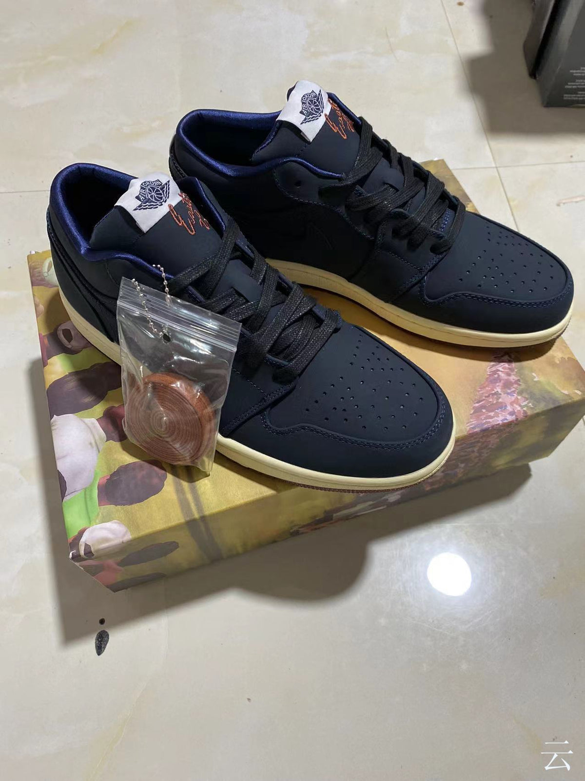 Retro Low Top Golf Shoes, Blue Colorway, Lace Up Design, Casual Gift for Shoe Lovers
