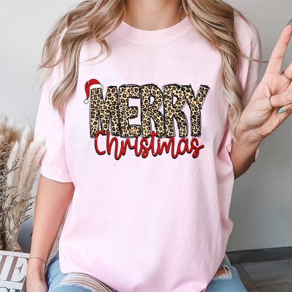 Animal Print Holiday Graphic Tee, Merry Christmas Leopard Print T-Shirt, Adorable Xmas Season Shirt, Festive Winter Family To