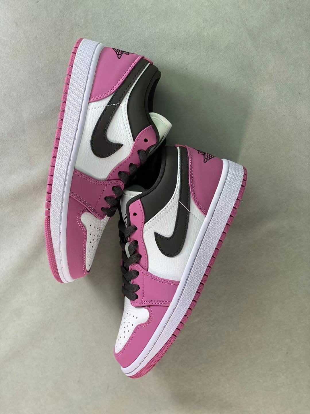 Retro Mid Top Basketball Shoes, Purple Gray Colorway, Lace Up Design, Casual Gift for Shoe Lovers