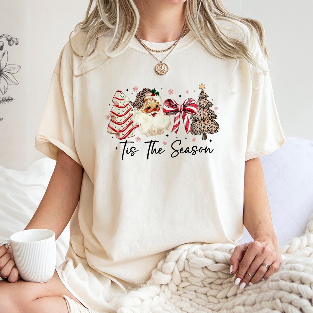 Retro Leopard Santa Graphic Tee, Tis the Season Christmas Shirt, Holiday Season T-Shirt, Adorable Xmas Festive Top, Winter Ch