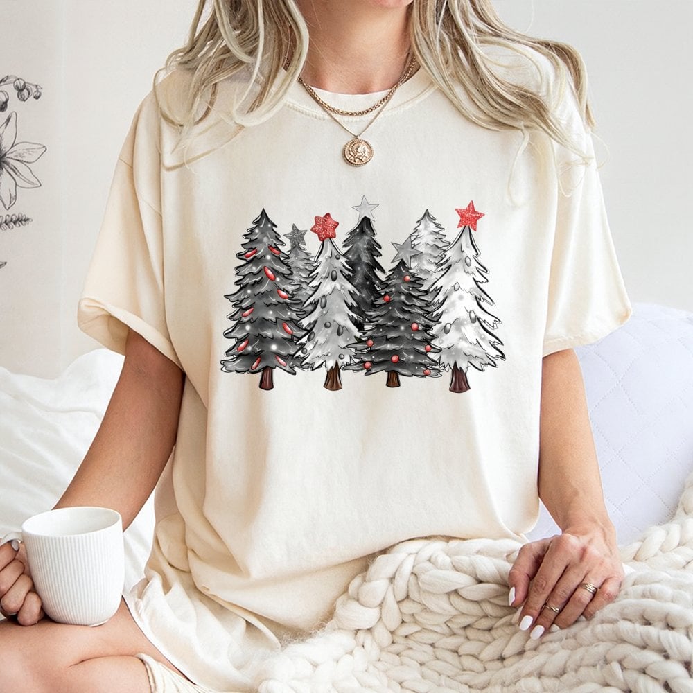 Minimalist Holiday Pine Graphic Tee, Christmas Tree T-Shirt, Festive Winter Seasonal Shirt, Family Xmas Party Outfit, Adorabl