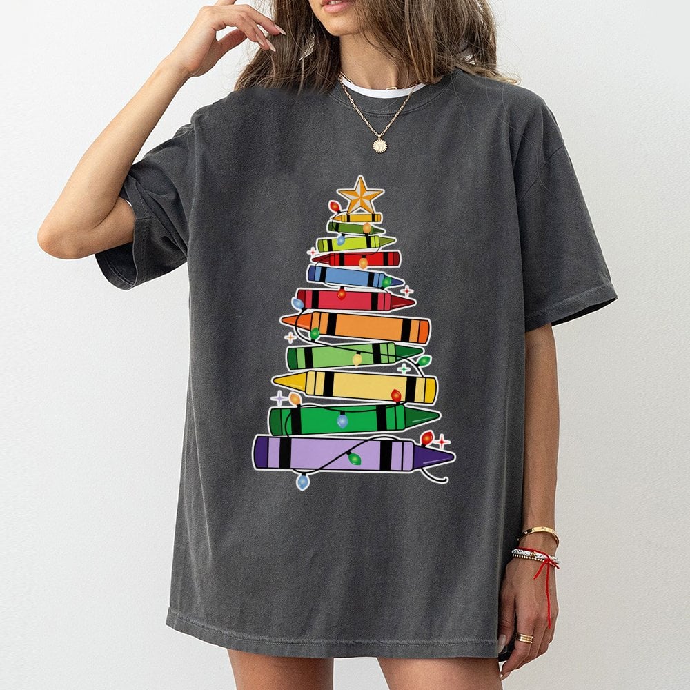 Art Teacher Holiday Tee, Crayon Christmas Tree Teacher T-Shirt, Festive School Season Graphic Shirt, Adorable Elementary Educ
