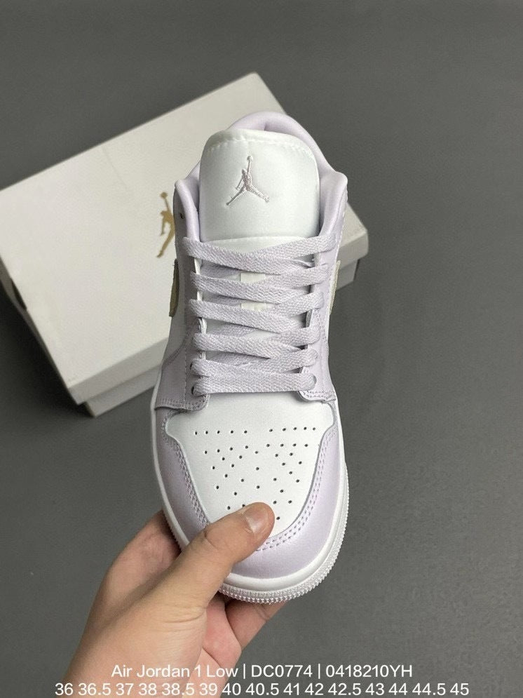 Retro Low Top Basketball Shoes, White Gray Colorway, Leather Footwear, Lace Up Design, Casual Gift for Shoe Lovers