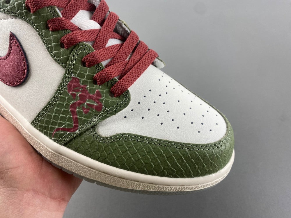 Retro Low Top Sneakers, White Green Red Colorway, Lace Up Design, Casual Gift for Sneaker Fans