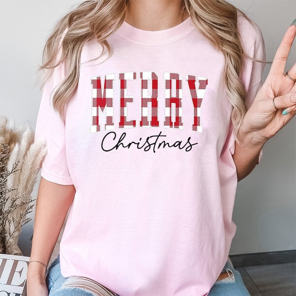 Red Plaid Buffalo Check Holiday Tee, Merry Christmas T-Shirt, Vintage Festive Typography Graphic Shirt, Comfy Xmas Apparel Pr