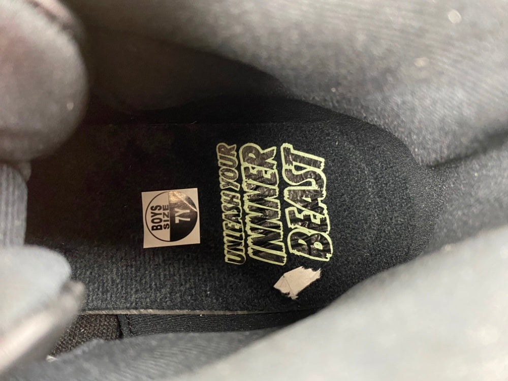 Low Top Sneakers, Black Green Colorway, Lace Up Design, Casual Gift for Sneaker Fans