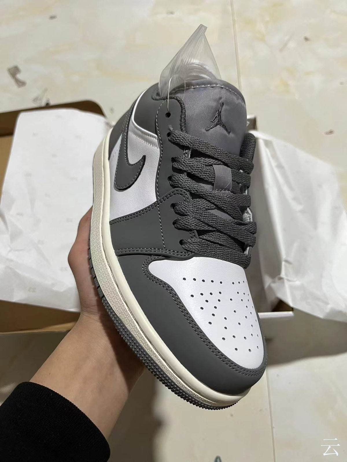 Retro Low Top Basketball Shoes, White Gray Colorway, Lace Up Design, Casual Gift for Shoe Lovers