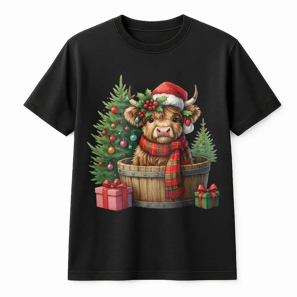 Santa Hat Baby Cow T-Shirt, Highland Cow Christmas Shirt, Festive Farmhouse Graphic Tee, Adorable Holiday Animal Lover T-Shir
