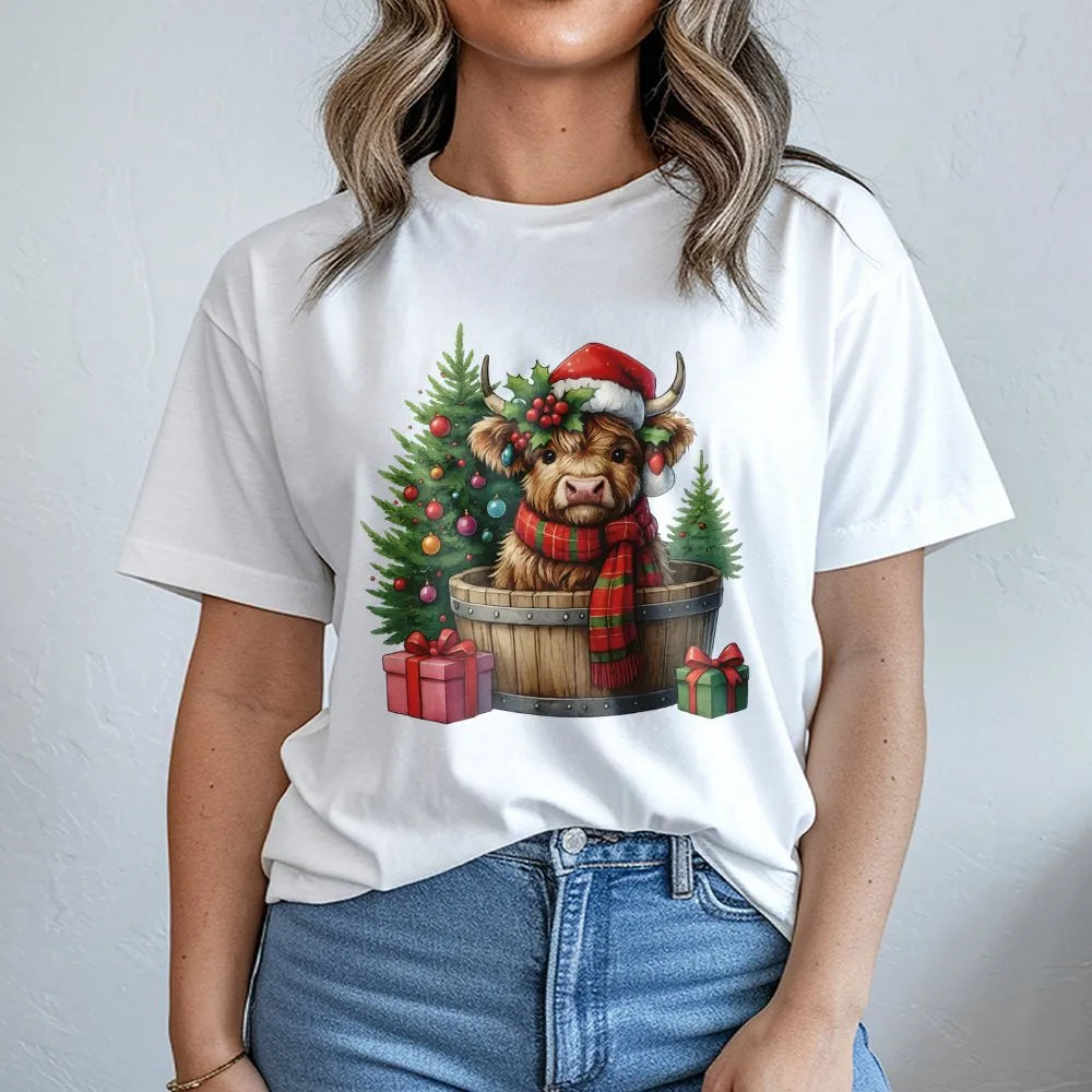 Santa Hat Baby Cow T-Shirt, Highland Cow Christmas Shirt, Festive Farmhouse Graphic Tee, Adorable Holiday Animal Lover T-Shir