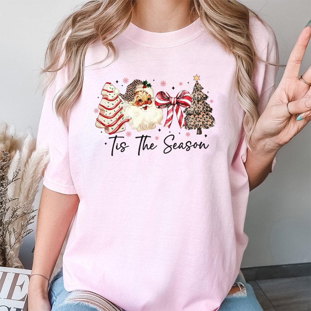 Retro Leopard Santa Graphic Tee, Tis the Season Christmas Shirt, Holiday Season T-Shirt, Adorable Xmas Festive Top, Winter Ch