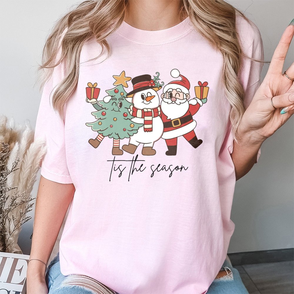 Retro Santa Snowman Graphic Tee, Tis the Season Christmas T-Shirt, Holiday Aesthetic Shirt, Vintage Xmas Family Vacation Top