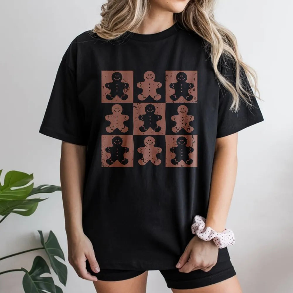 Retro Checkered Christmas Graphic Shirt, Gingerbread Man T-Shirt, Adorable Holiday Cookie Tee, Vintage Xmas T-Shirt for Women