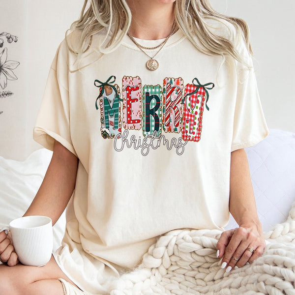 Coquette Aesthetic Christmas Shirt, Merry Christmas T-Shirt, Adorable Preppy Holiday Graphic Tee, Retro Winter Christmas T-Sh