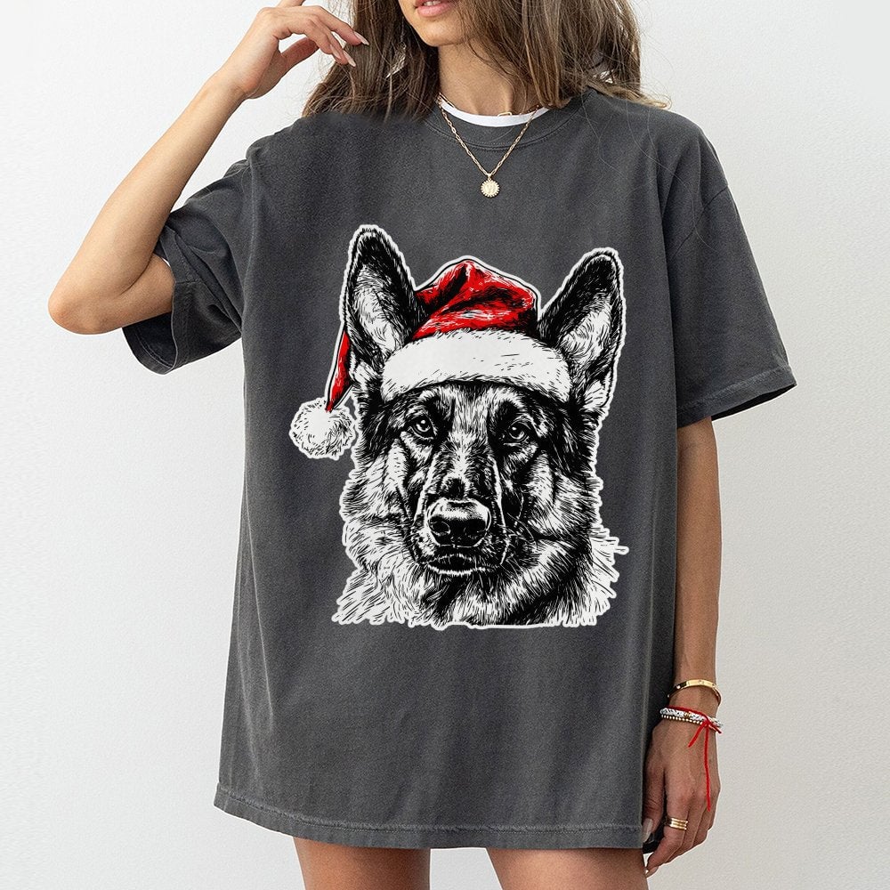Santa Hat Dog Graphic Tee, German Shepherd Christmas T-Shirt, Festive German Shepherd Shirt, Adorable Dog Lover Holiday T-Shi