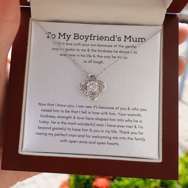 Boyfriend's Mum Love Knot Necklace, Boyfriend Mum Necklace, Mother of Boyfriend Present Necklace, Bonus Mum Keepsake, Christm