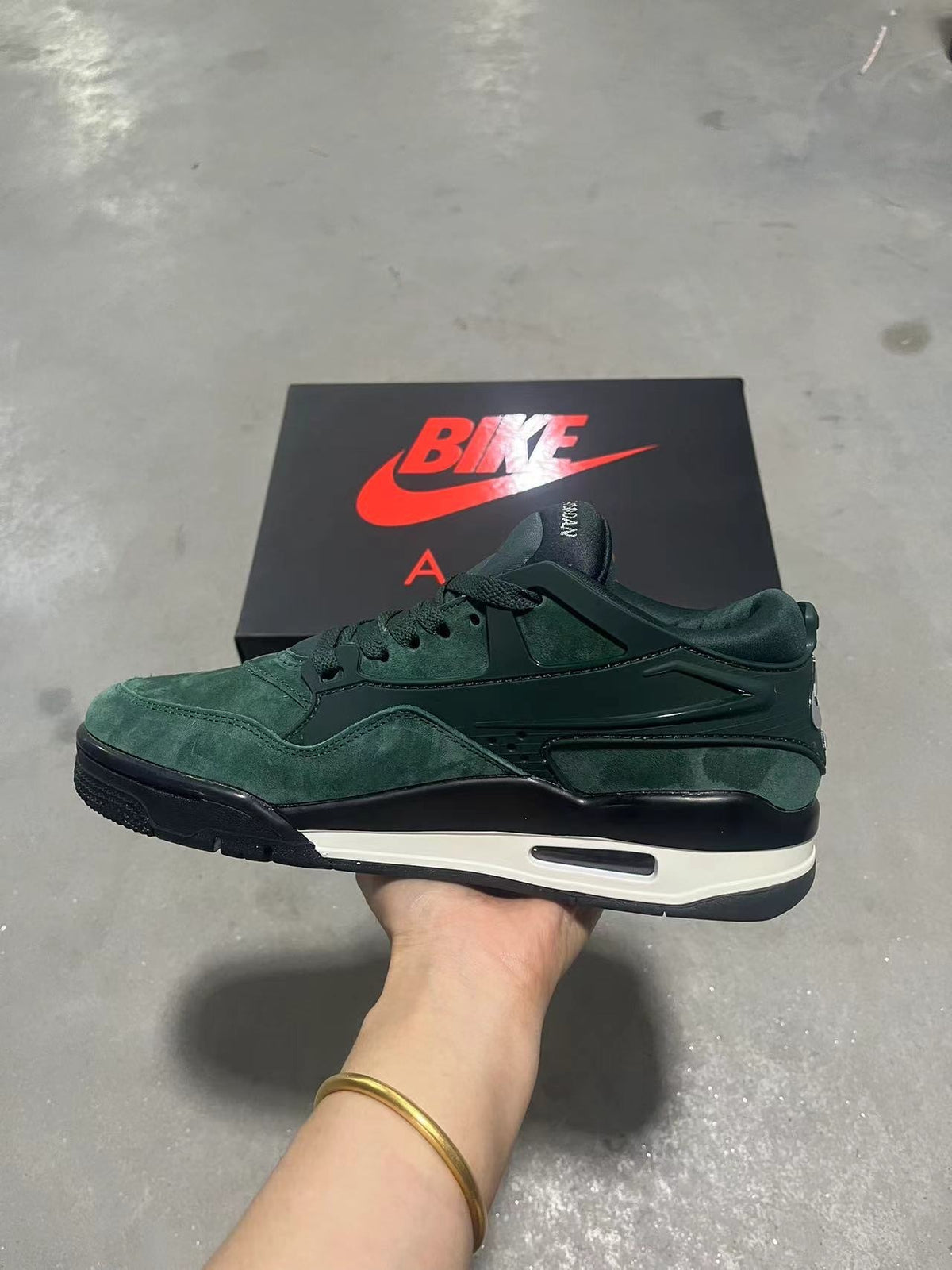 Low Top Sneakers, Green Colorway, Leather Footwear, Lace Up Design, Casual Gift for Sneaker Fans