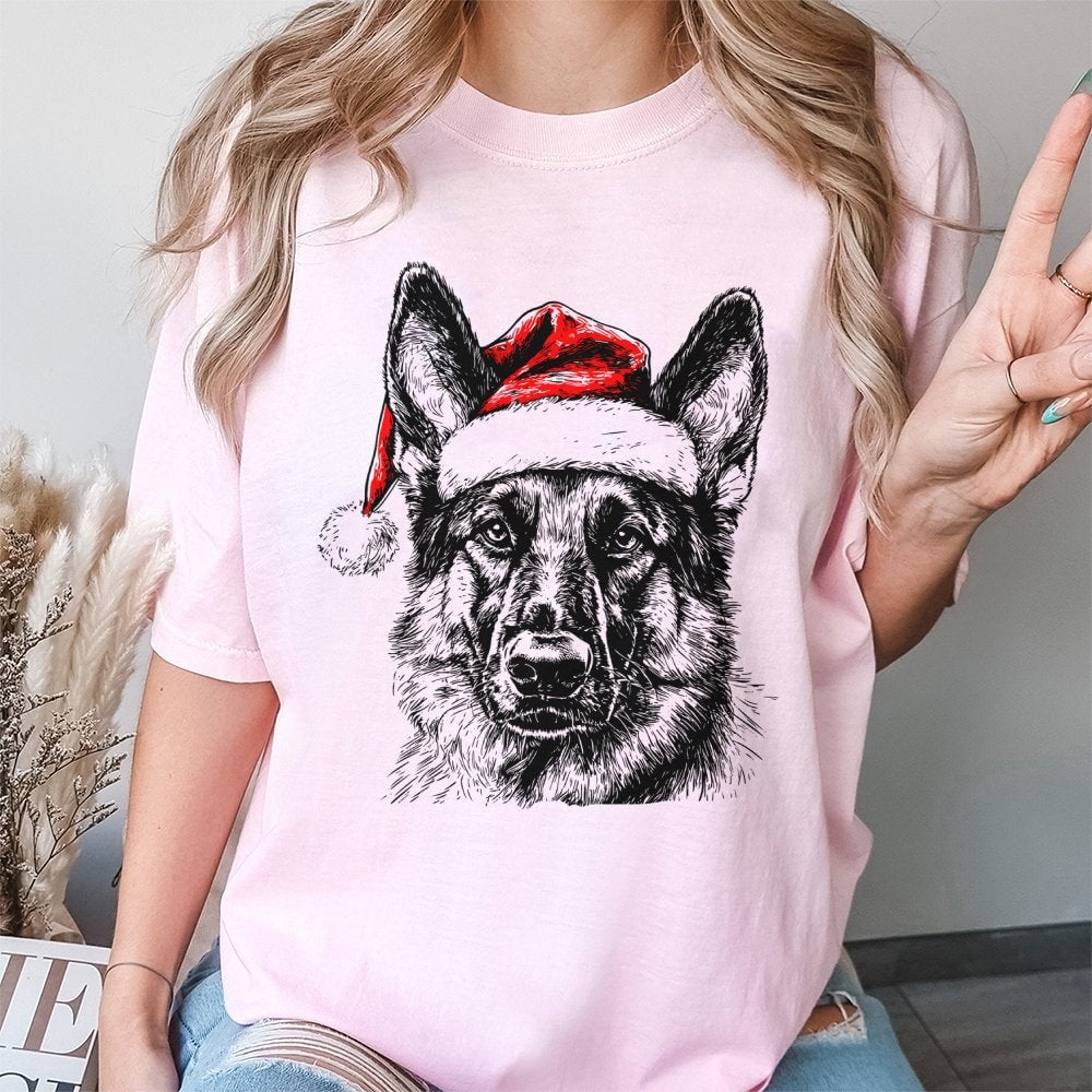 Santa Hat Dog Graphic Tee, German Shepherd Christmas T-Shirt, Festive German Shepherd Shirt, Adorable Dog Lover Holiday T-Shi