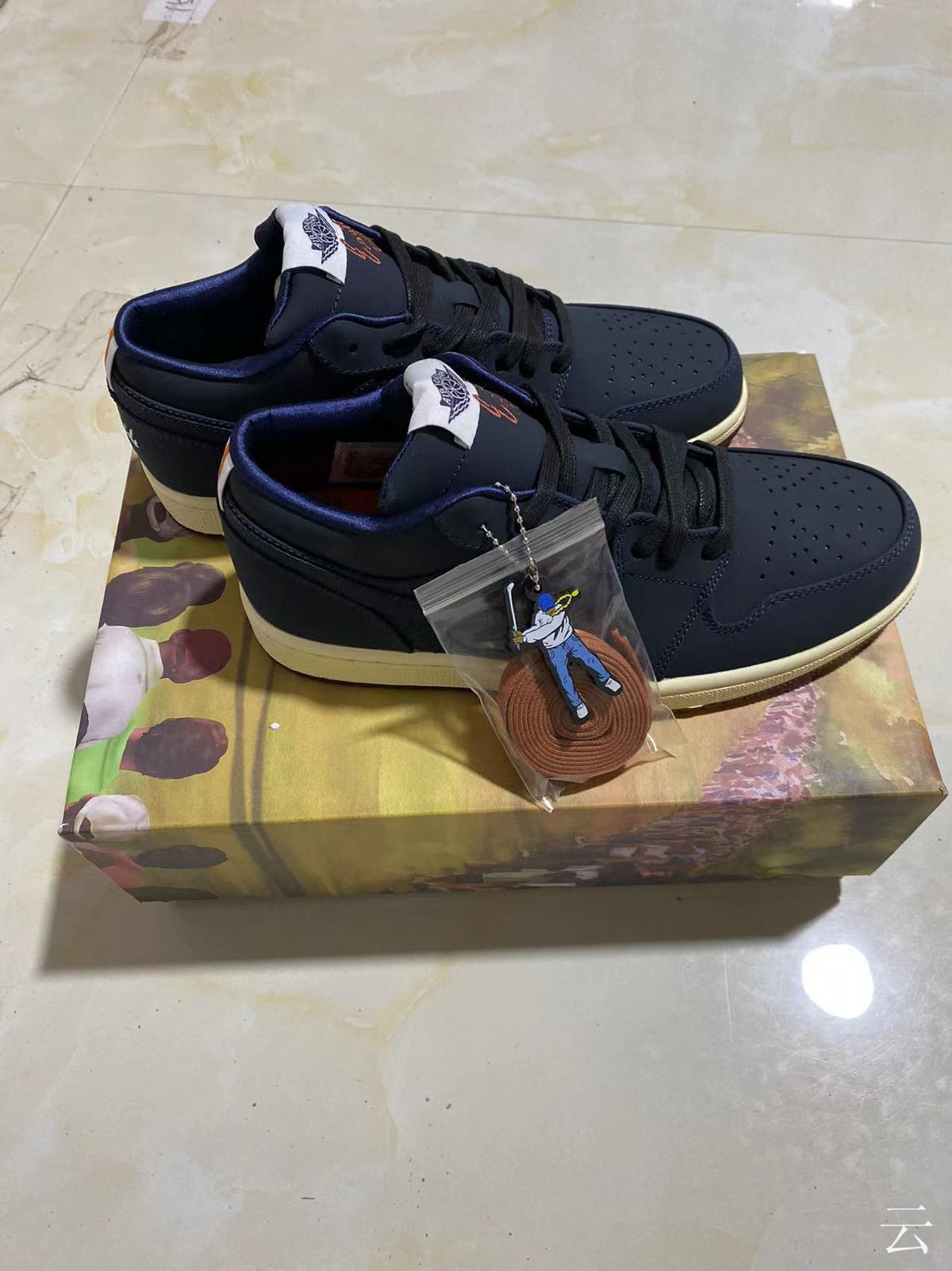 Retro Low Top Golf Shoes, Blue Colorway, Lace Up Design, Casual Gift for Shoe Lovers